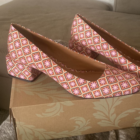 Women’s Chelsea & Violet flats - Picture 2 of 4